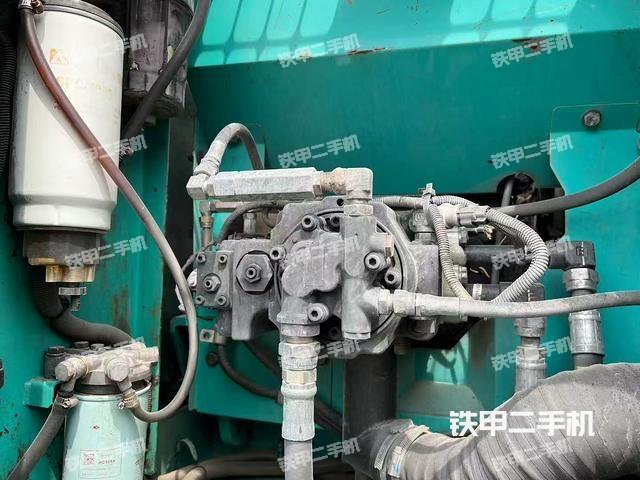 液压泵舱室正面整体（整机外观）