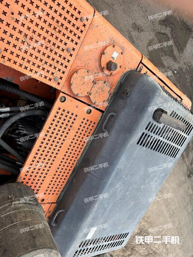 驾驶室顶部（整机外观）