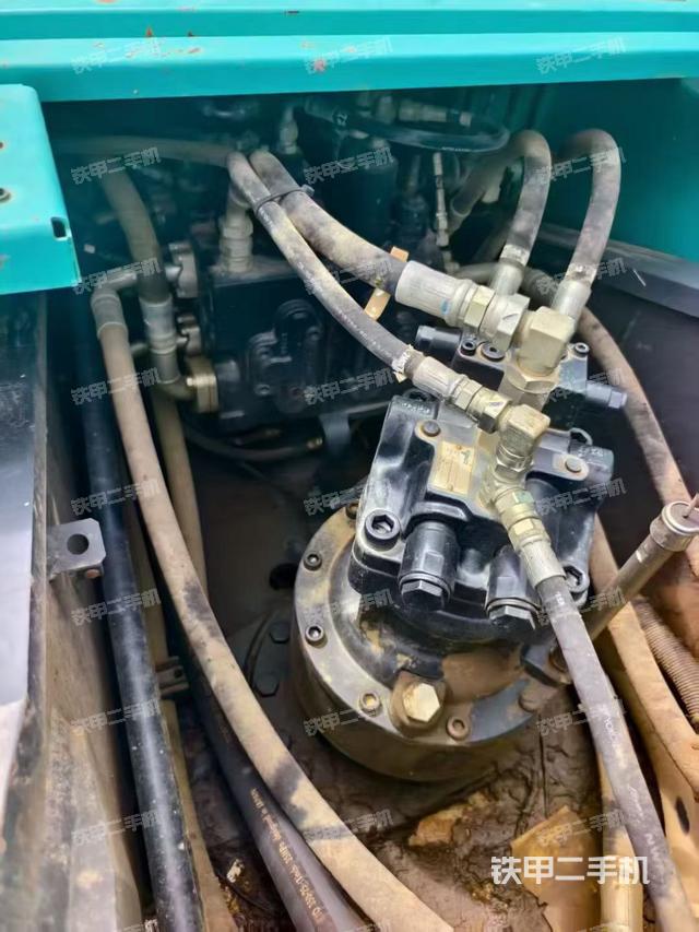 回转马达和主控阀（整机外观）