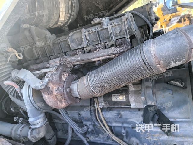 发动机舱全景（压路机发动机舱）