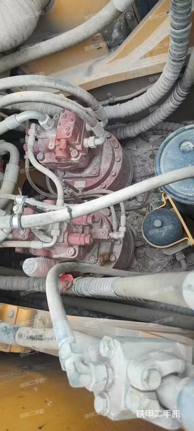 回转马达和主控阀（整机外观）