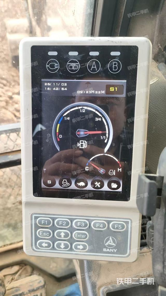 驾驶室整体（整机外观）