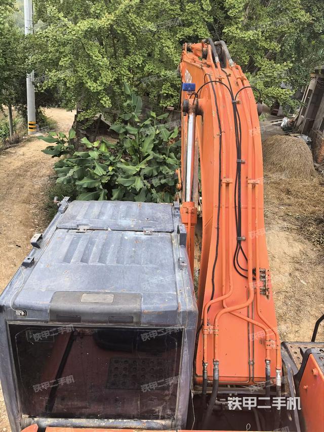 驾驶室顶部（整机外观）