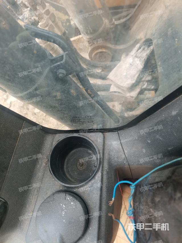 右侧玻璃角标（驾驶室部分）