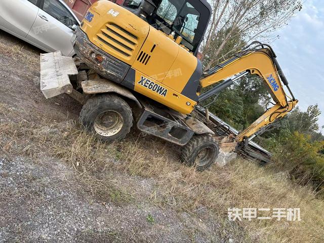 驾驶室顶部（整机外观）