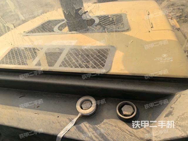 驾驶室侧向上照全景（压路机驾驶室）