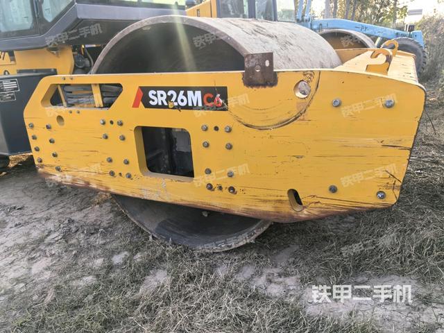 前车架正左侧（压路机前后车架）