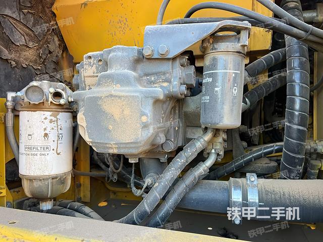 液壓泵艙室正面整體（整機(jī)外觀）