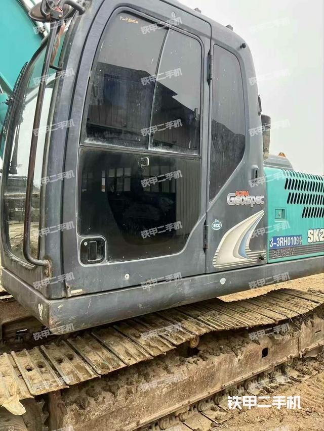 駕駛室整體（整機外觀）