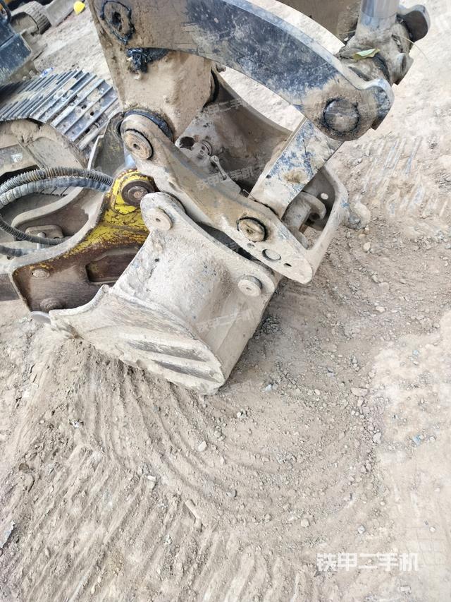 铲斗右后整体（工作和回转装置）