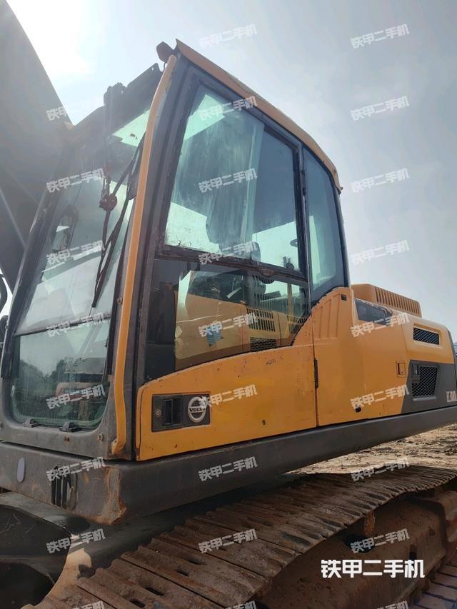 駕駛室整體（整機外觀）