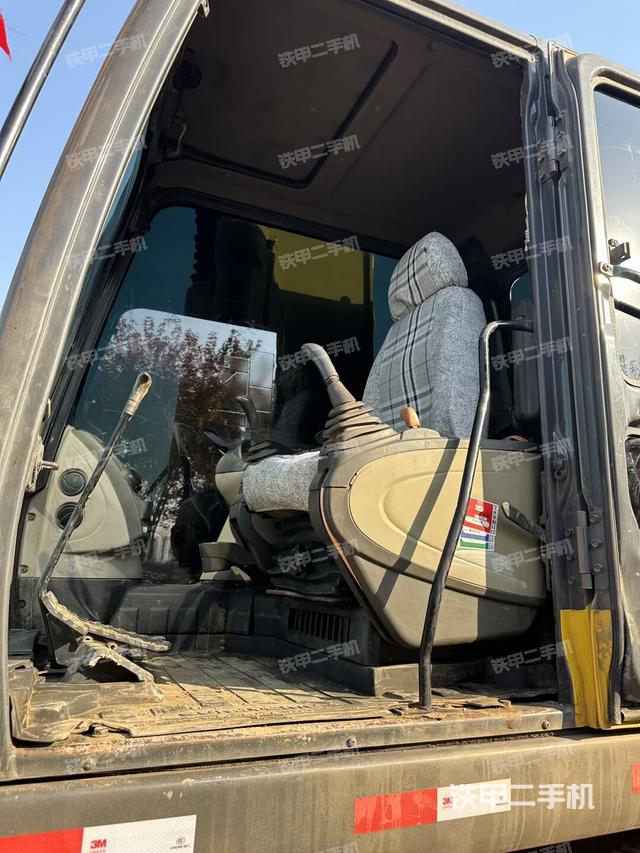 駕駛室整體（整機(jī)外觀）