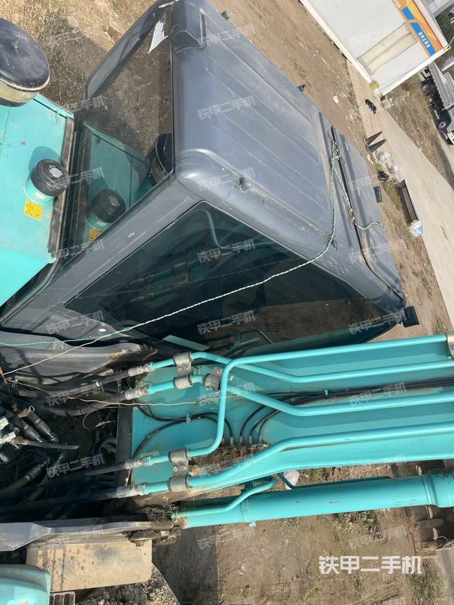 驾驶室顶部（整机外观）