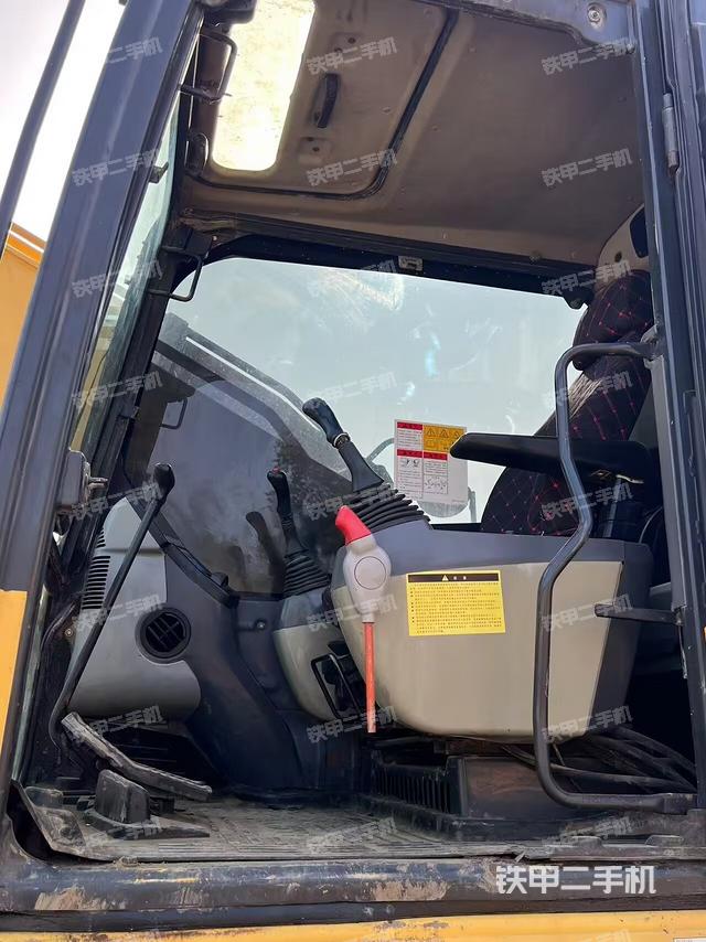 駕駛室整體（整機外觀）