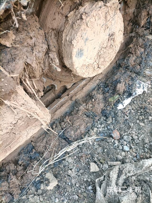 左驅(qū)動輪（行走機構(gòu)）