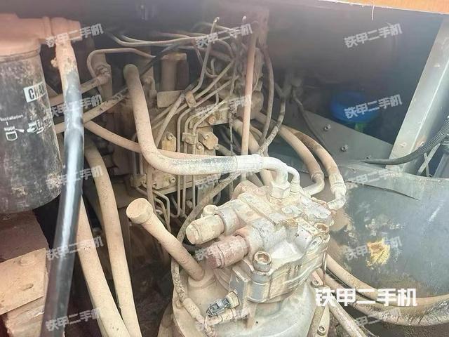 回轉(zhuǎn)馬達(dá)和主控閥（整機(jī)外觀）