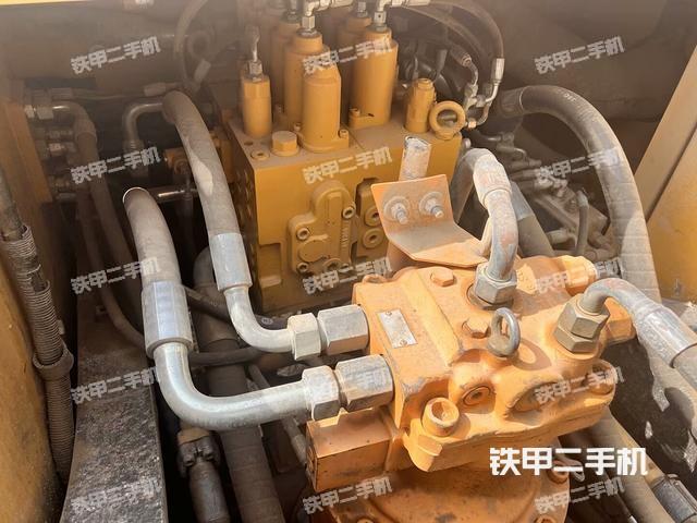 回转马达和主控阀（整机外观）