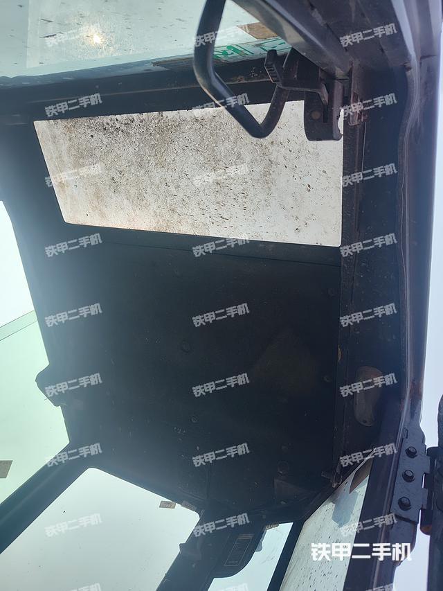 驾驶室顶部（整机外观）