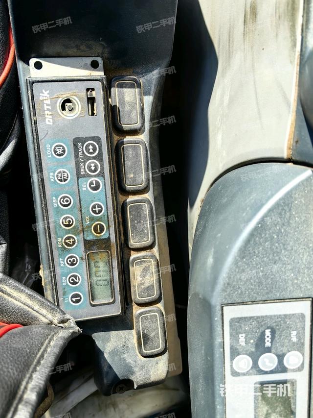 座椅右侧控制台/钥匙门/油门/含右手柄（驾驶室部分）