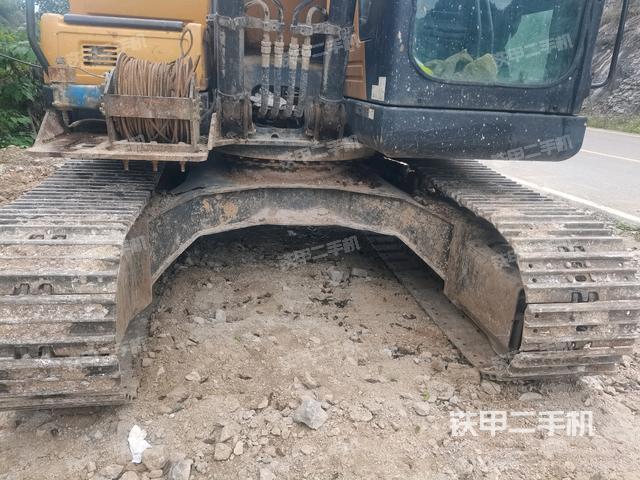 转盘和下车架正前（工作和回转装置）