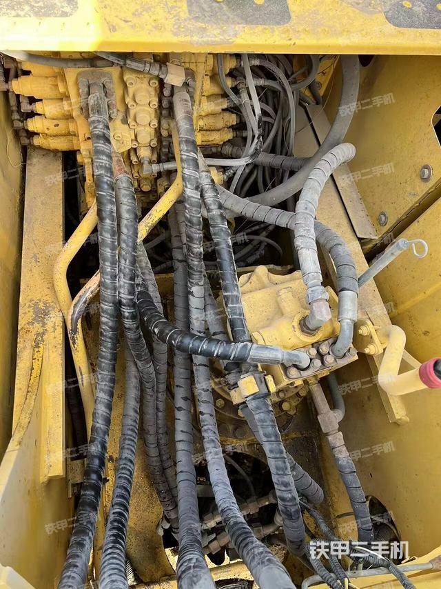 回轉(zhuǎn)馬達和主控閥（整機外觀）