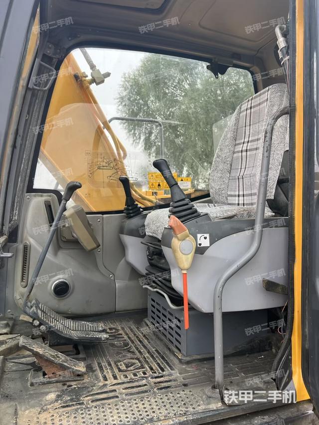 驾驶室整体（整机外观）