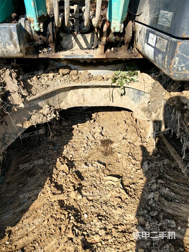 转盘和下车架正前（工作和回转装置）