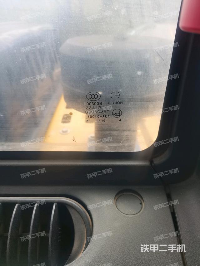 后窗玻璃角标（驾驶室部分）