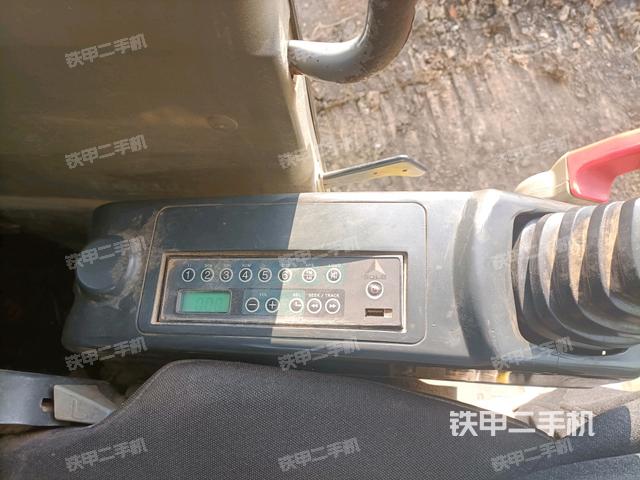 座椅左侧控制台/音响/含左手柄（驾驶室部分）