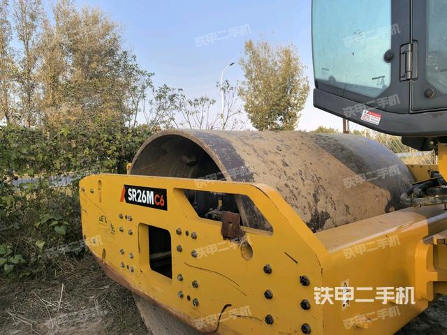 前轮右侧减震块连接及部件（压路机前后车架）