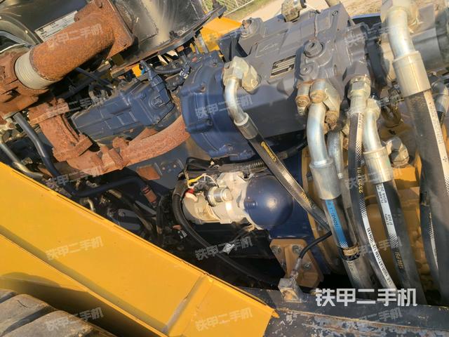 发动机舱全景（压路机发动机舱）