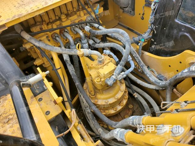 回转马达和主控阀（整机外观）