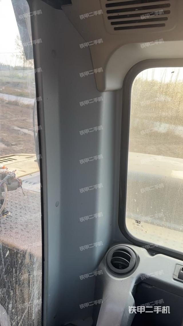 后窗玻璃角标（驾驶室部分）