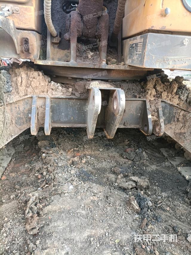 转盘和下车架正前（工作和回转装置）