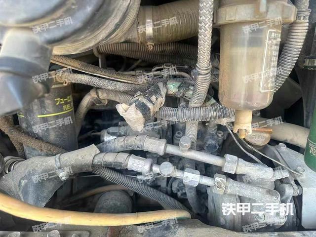 回轉(zhuǎn)馬達(dá)和主控閥（整機(jī)外觀）