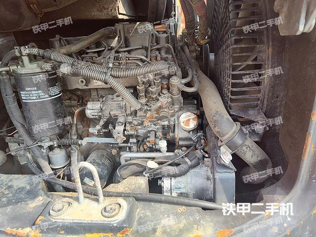 回转马达和主控阀（整机外观）