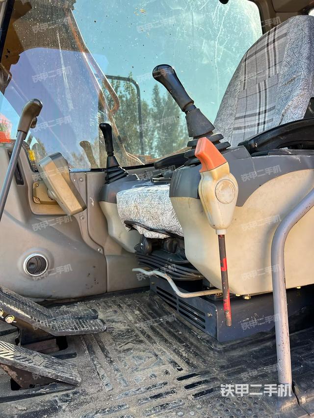 駕駛室整體（整機(jī)外觀）