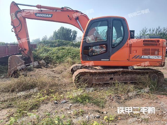 斗山DX150LC挖掘机