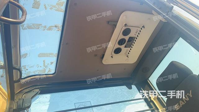 驾驶室顶部（整机外观）