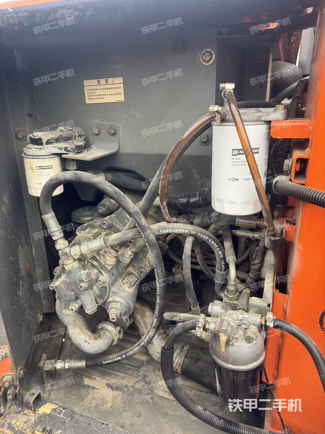 液壓泵艙室正面整體（整機(jī)外觀）