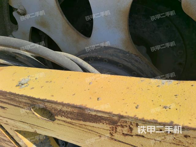 后轮左侧全景（压路机前后车架）