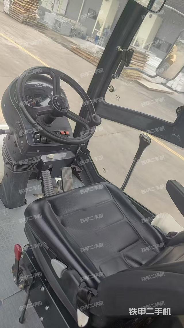 驾驶室操作台（设备外观及核心部件）