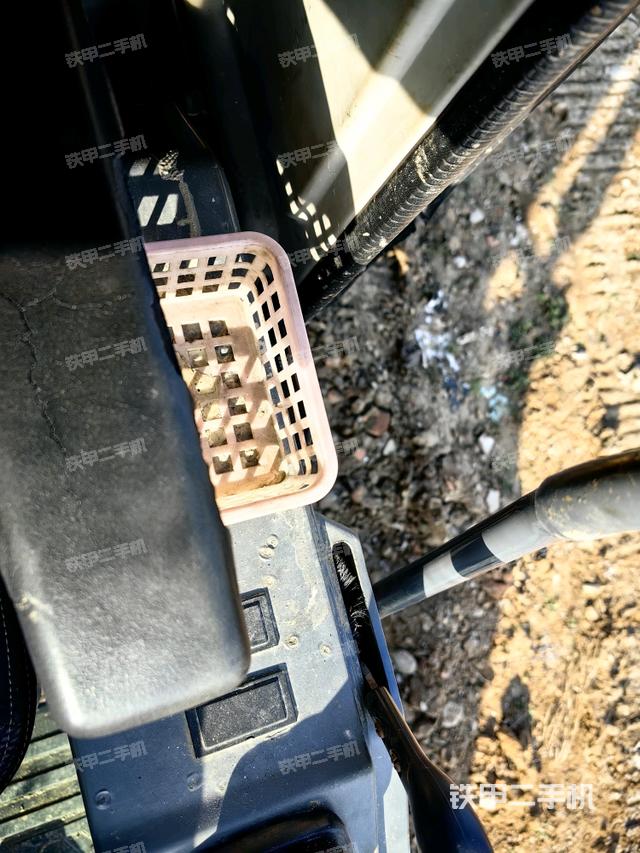 座椅右側(cè)控制臺/鑰匙門/油門/含右手柄（駕駛室部分）