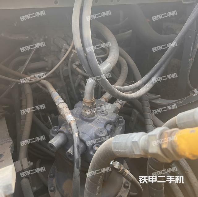 回转马达和主控阀（整机外观）