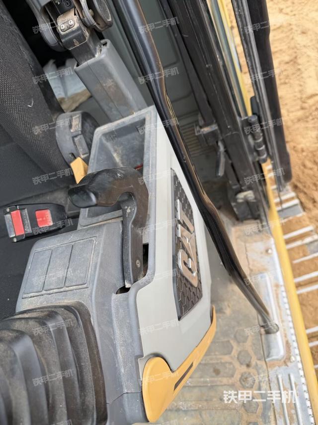 座椅左侧控制台/音响/含左手柄（驾驶室部分）