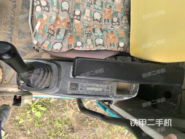 座椅左侧控制台/音响/含左手柄（驾驶室部分）