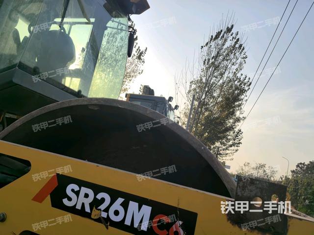 前车架正右侧（压路机前后车架）