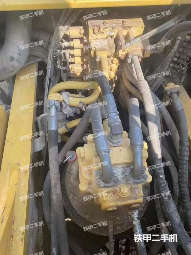 回转马达和主控阀（整机外观）