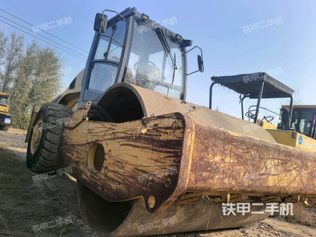 右前45°（壓路機整機外觀）