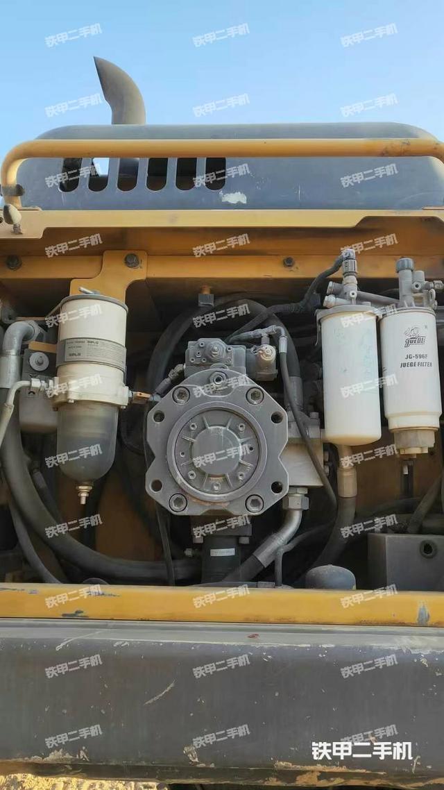 液壓泵艙室正面整體（整機(jī)外觀）